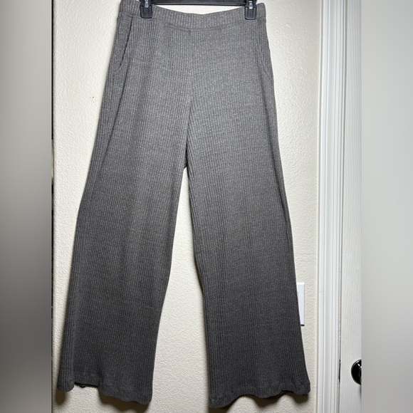 Velvet by Graham & Spencer Soft Gray Wide Leg Ribbed Knit Pants, Slash Pockets. - Picture 10 of 15